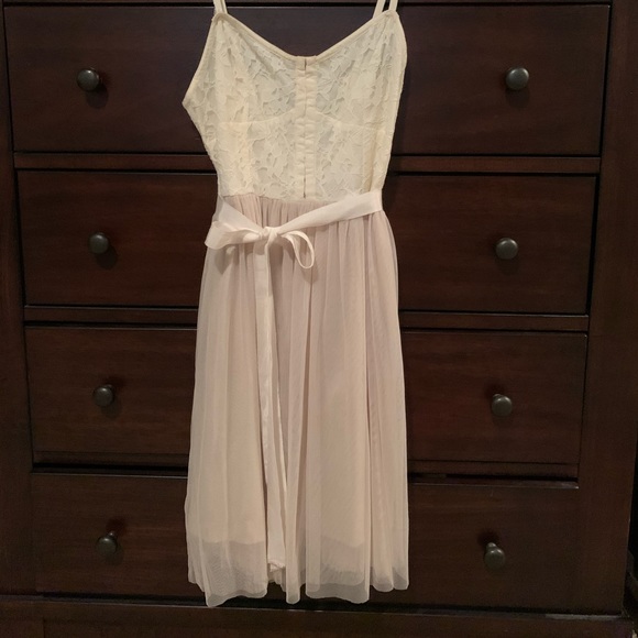 Adorable taupe/cream dress. - Picture 1 of 7